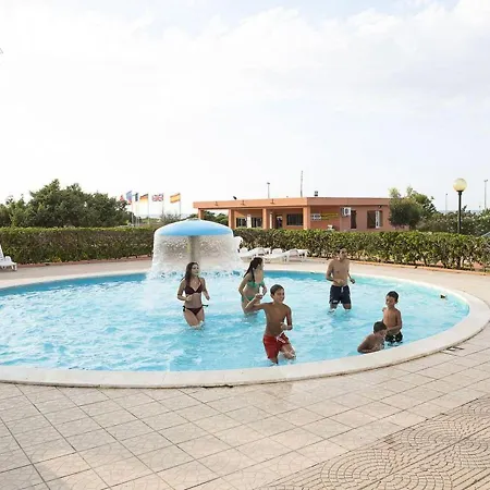 בית נופש Charming Mobile Home In Sorso With Shared Pool *