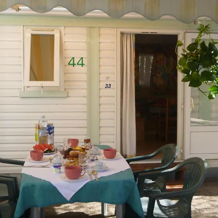 בית נופש Charming Mobile Home In Sorso With Shared Pool