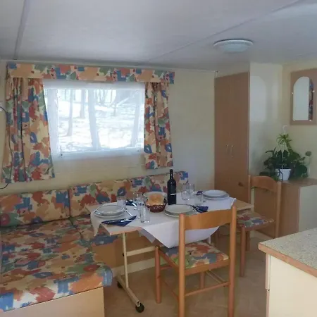 בית נופש Charming Mobile Home In Sorso With Shared Pool