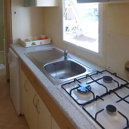בית נופש Charming Mobile Home In Sorso With Shared Pool