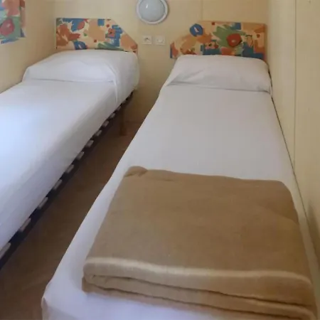 בית נופש Charming Mobile Home In Sorso With Shared Pool
