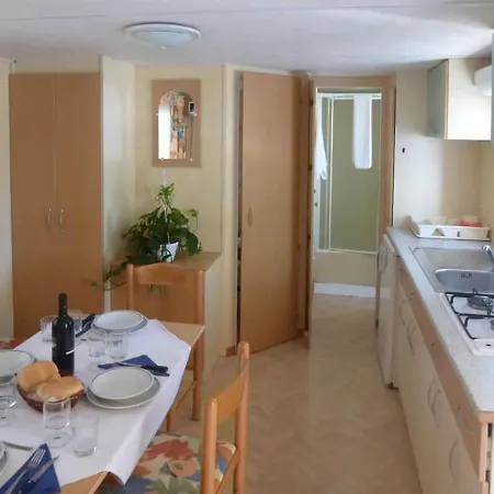 Charming Mobile Home In Sorso With Shared Pool סורסו